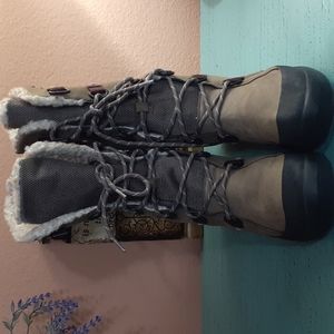 CLARKS WINTER BOOTS SZ 6